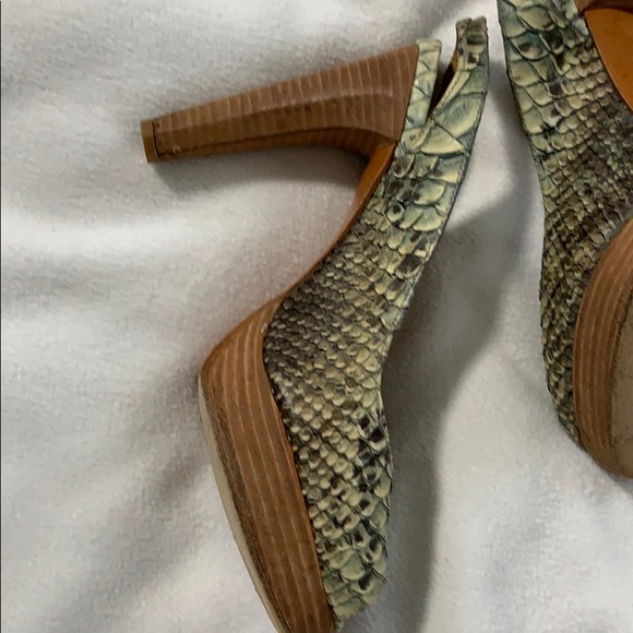 Stuart Weitzman Boa Constrictor Platform peep toe - Picture 6 of 6